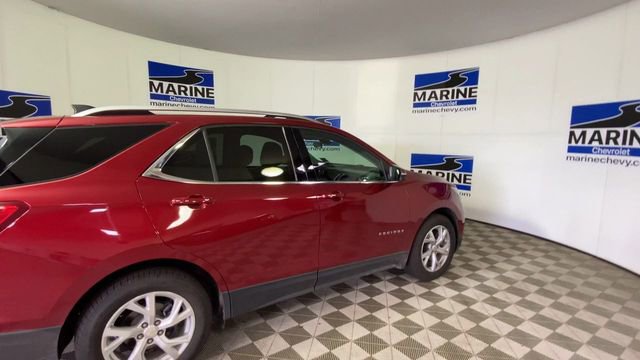 Used 2019 Chevrolet Equinox LT w/ Sun & Navigation Package AWD/4WD image 2