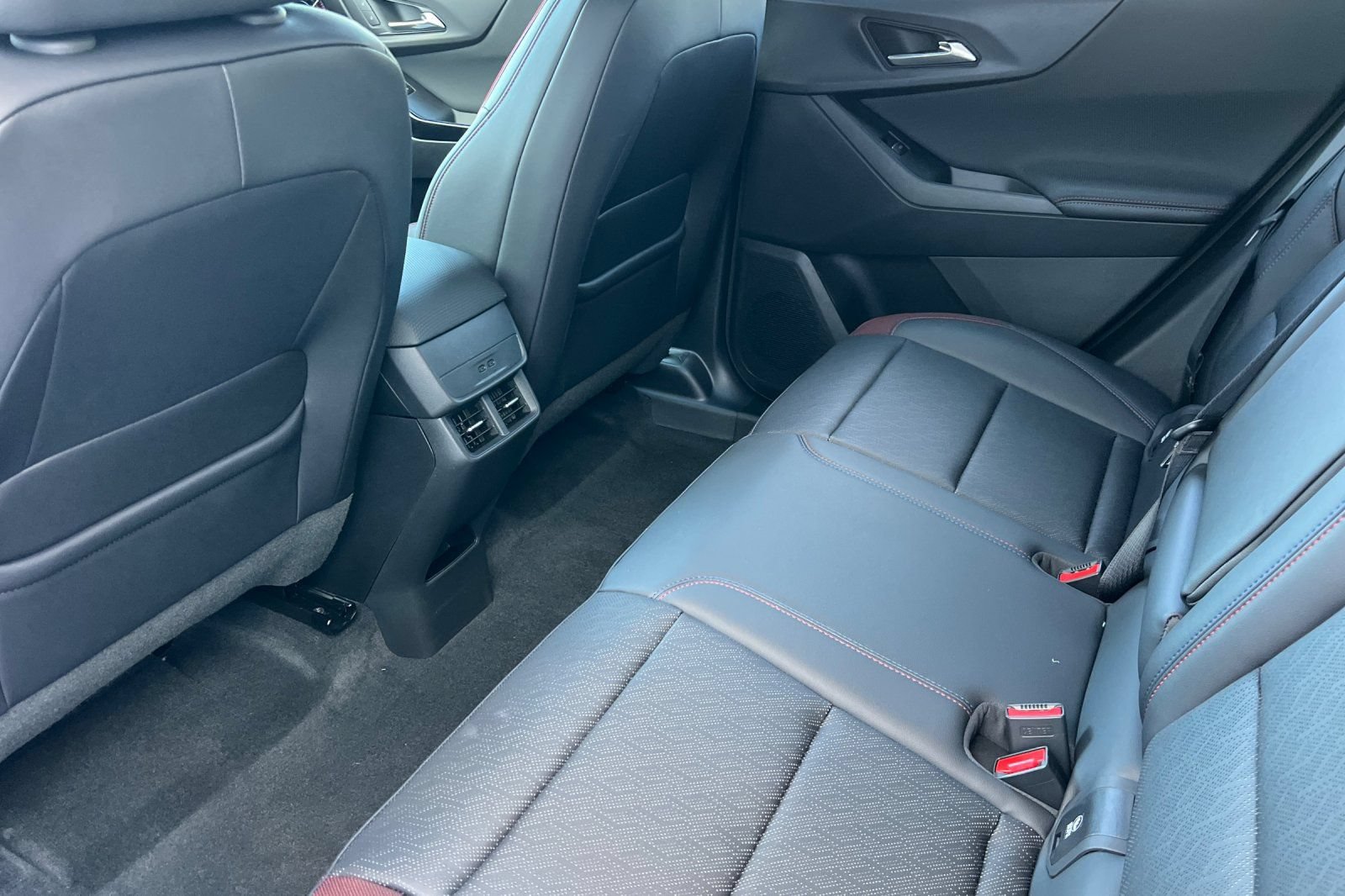 New 2026 Chevrolet Equinox RS AWD/4WD image 9