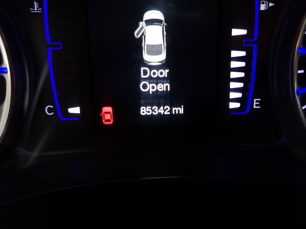 Used 2015 Chrysler 200 Limited w/ Convenience Group FWD image 30