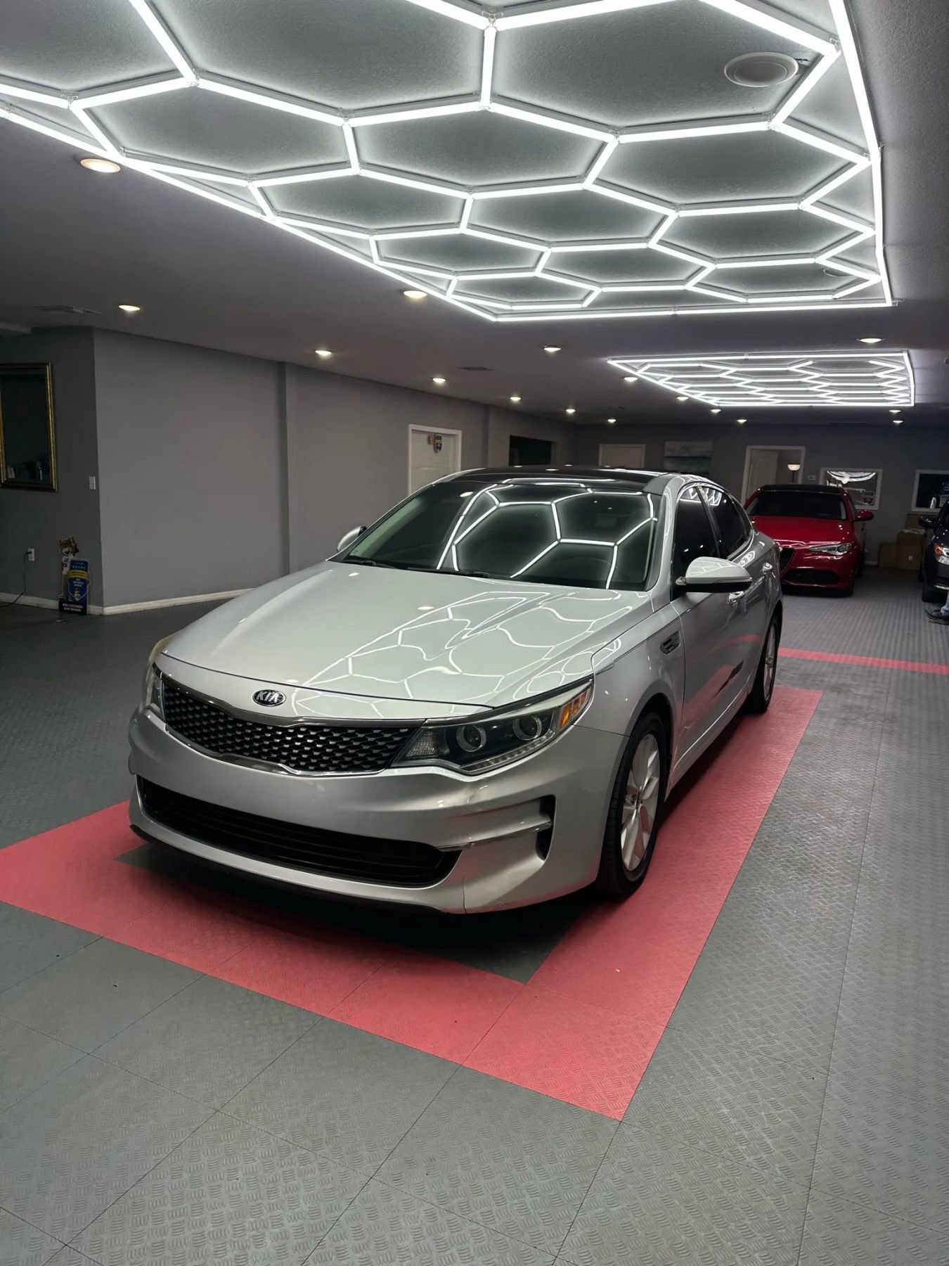 Used 2016 Kia Optima EX w/ Premium Package image 2