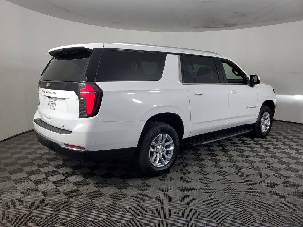 Used 2025 Chevrolet Suburban LT RWD image 4