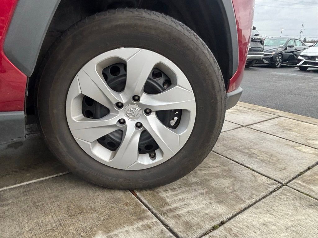 Used 2025 Toyota RAV4 LE image 9