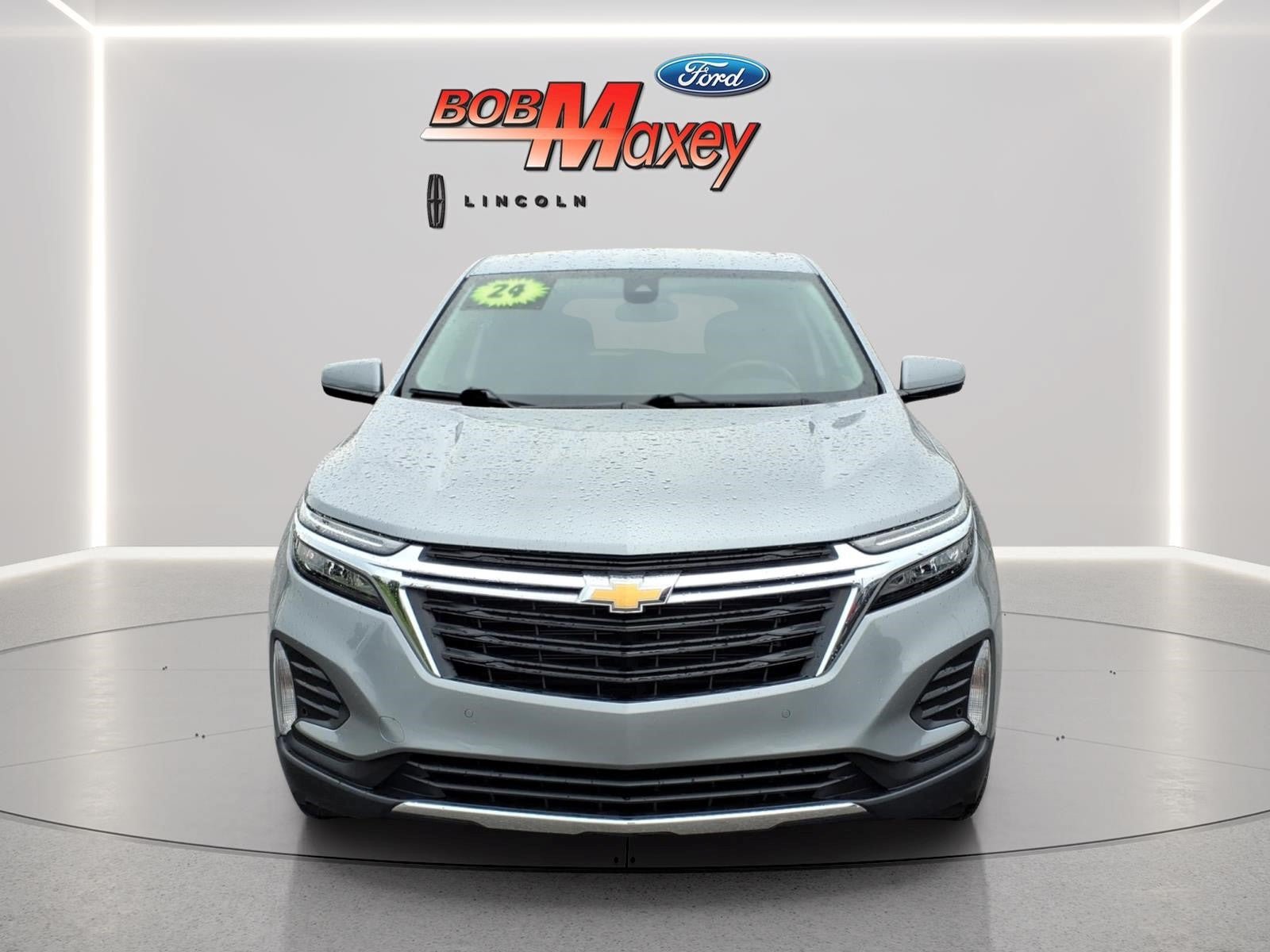 Used 2024 Chevrolet Equinox LT FWD image 2