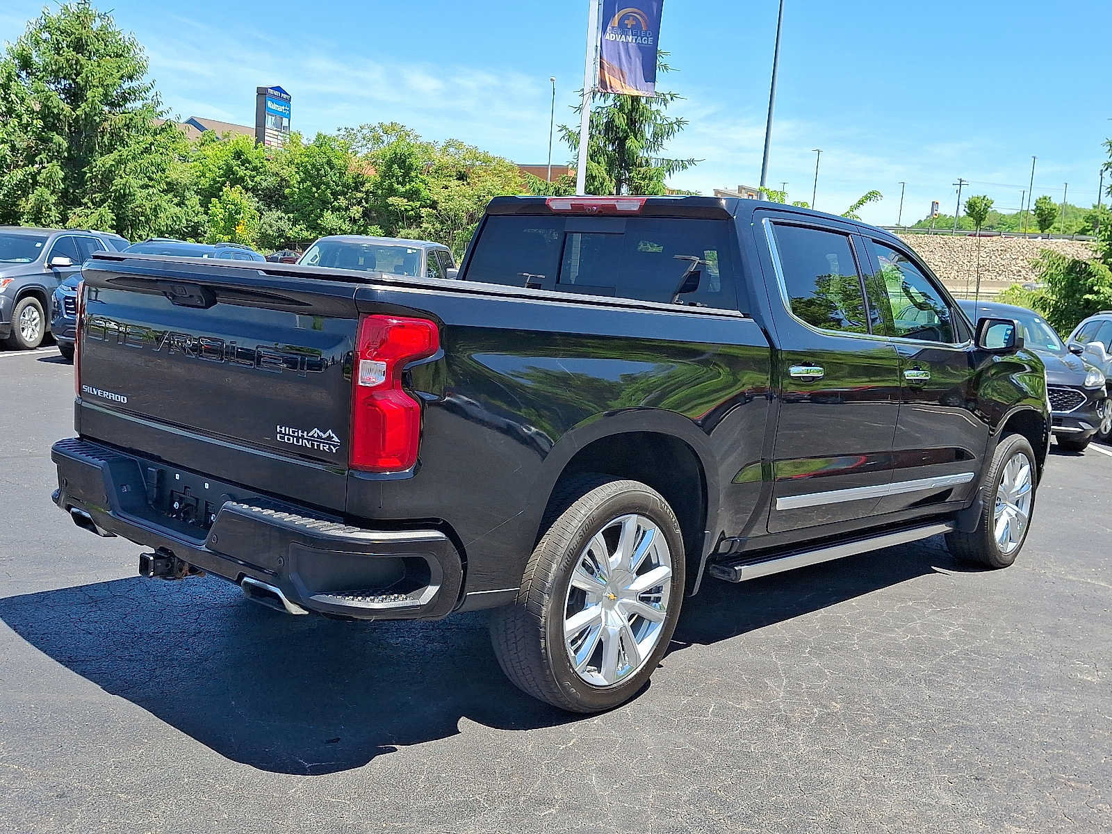 Used 2023 Chevrolet Silverado 1500 High Country w/ High Country Premium Package AWD/4WD image 6