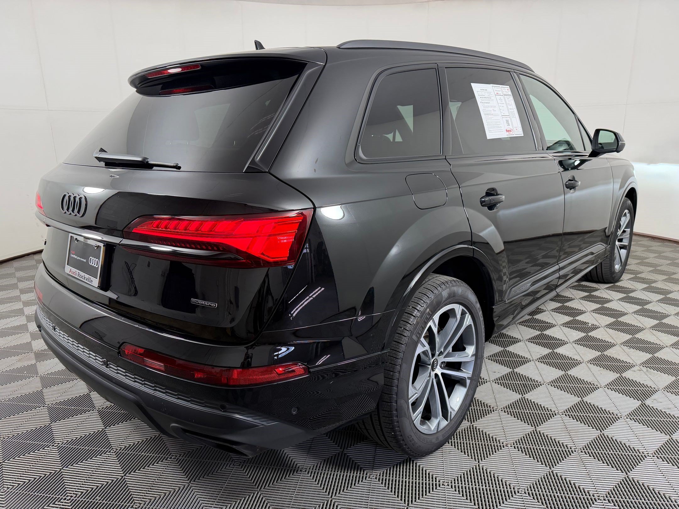 Used 2025 Audi Q7 2.0T Premium w/ Convenience Plus Package AWD/4WD image 9
