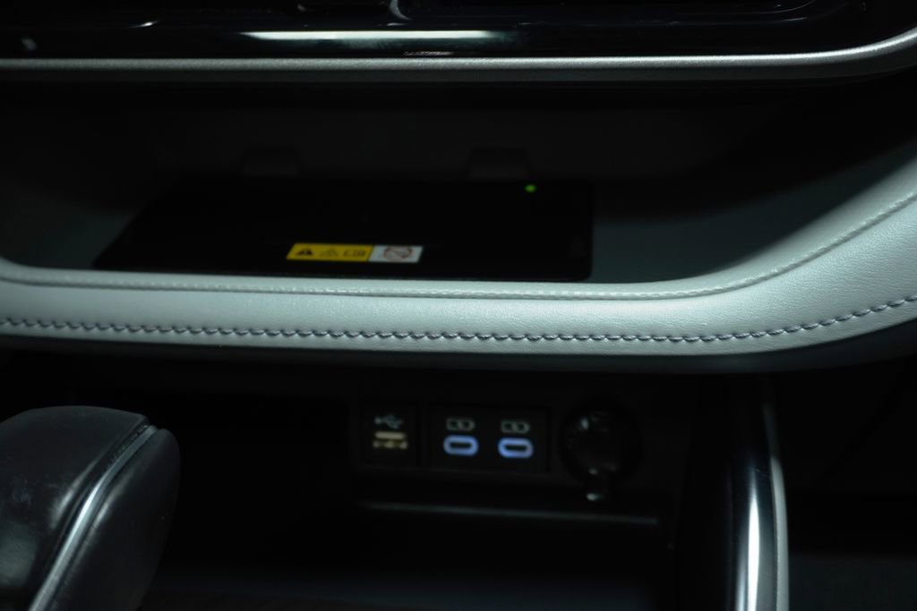 Used 2023 Toyota Highlander Limited FWD image 23