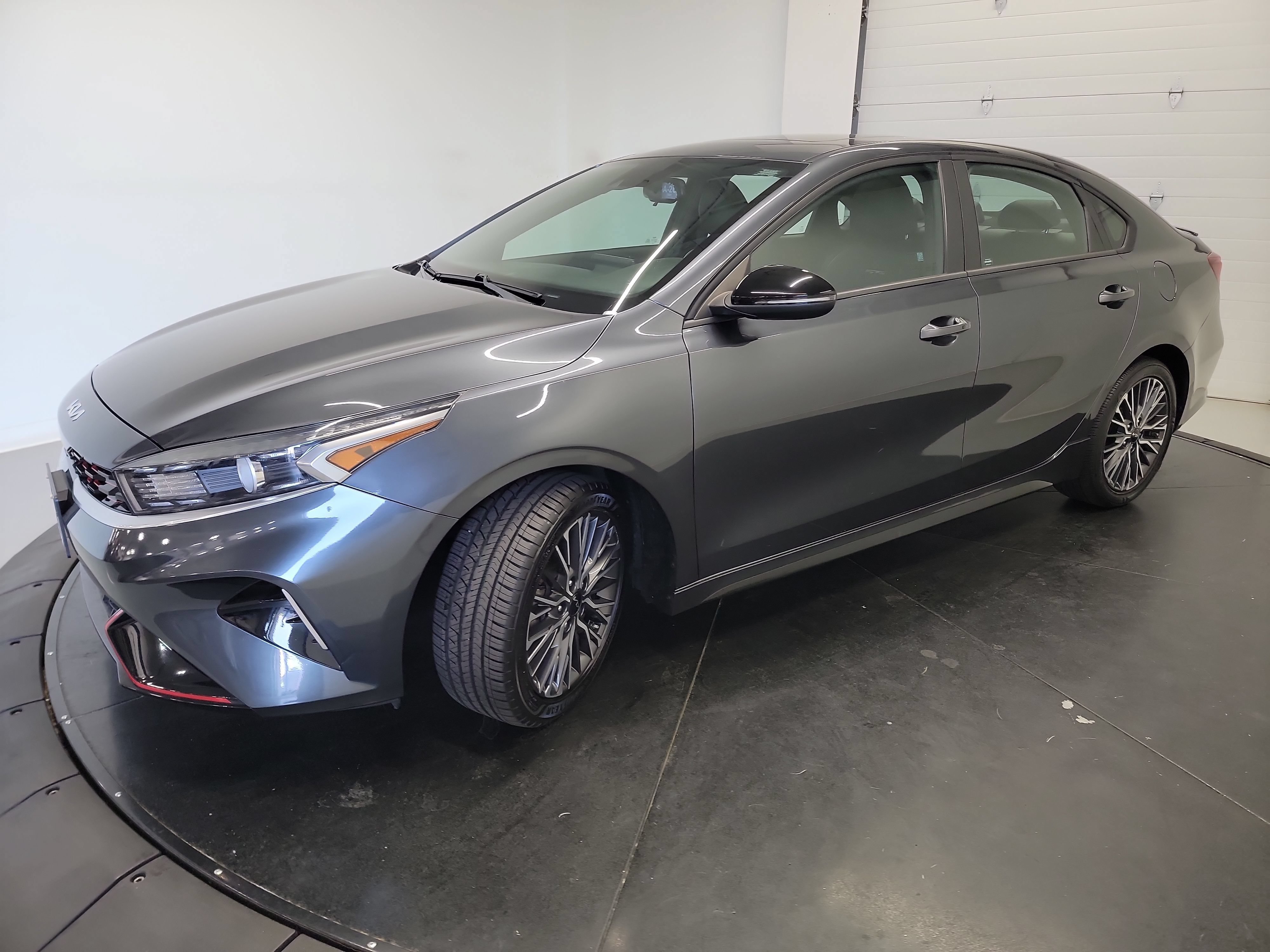 Used 2023 Kia Forte GT-Line w/ GT-Line Premium Package FWD image 3