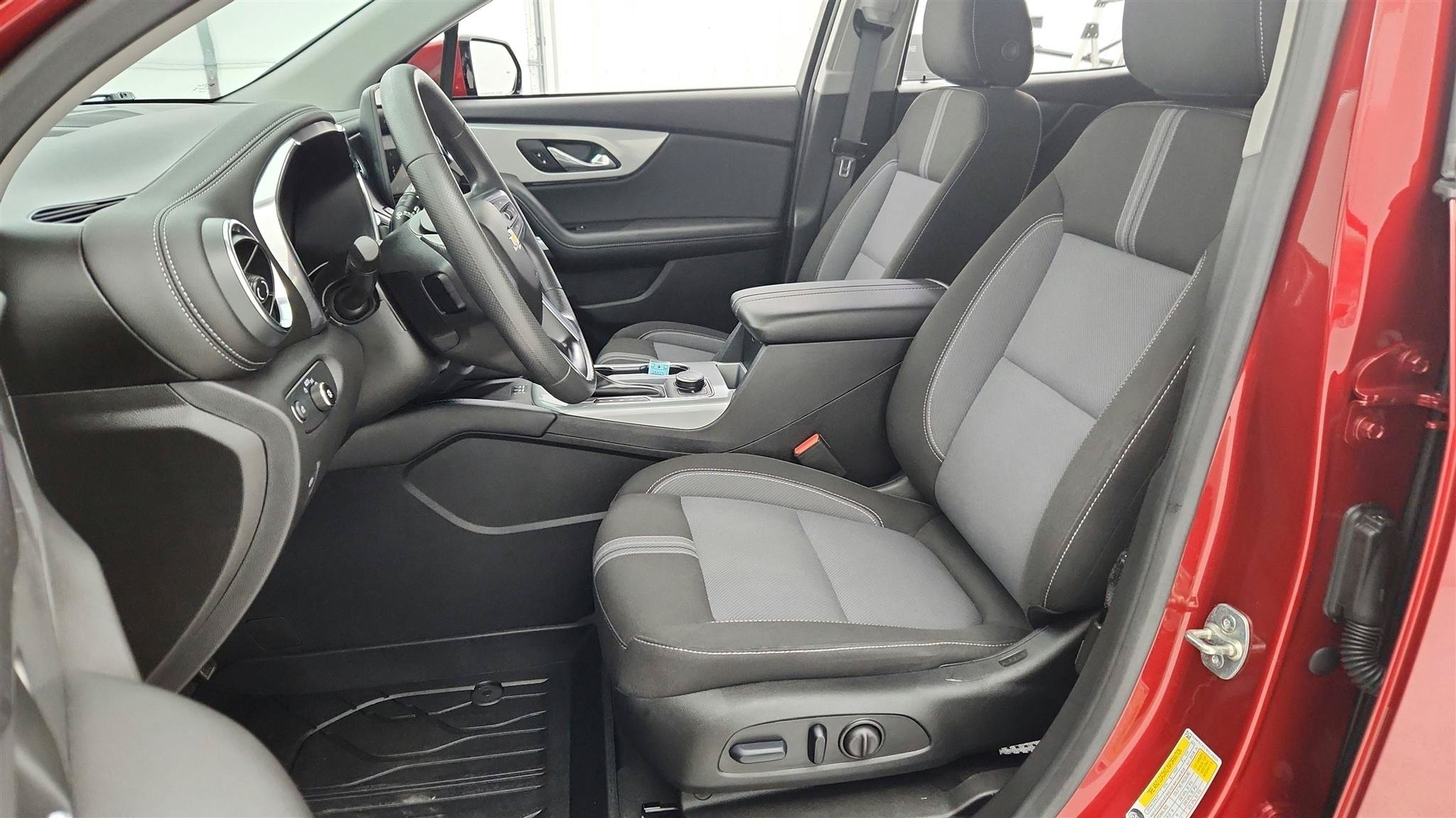 Used 2024 Chevrolet Blazer LT w/ Convenience Package FWD image 26