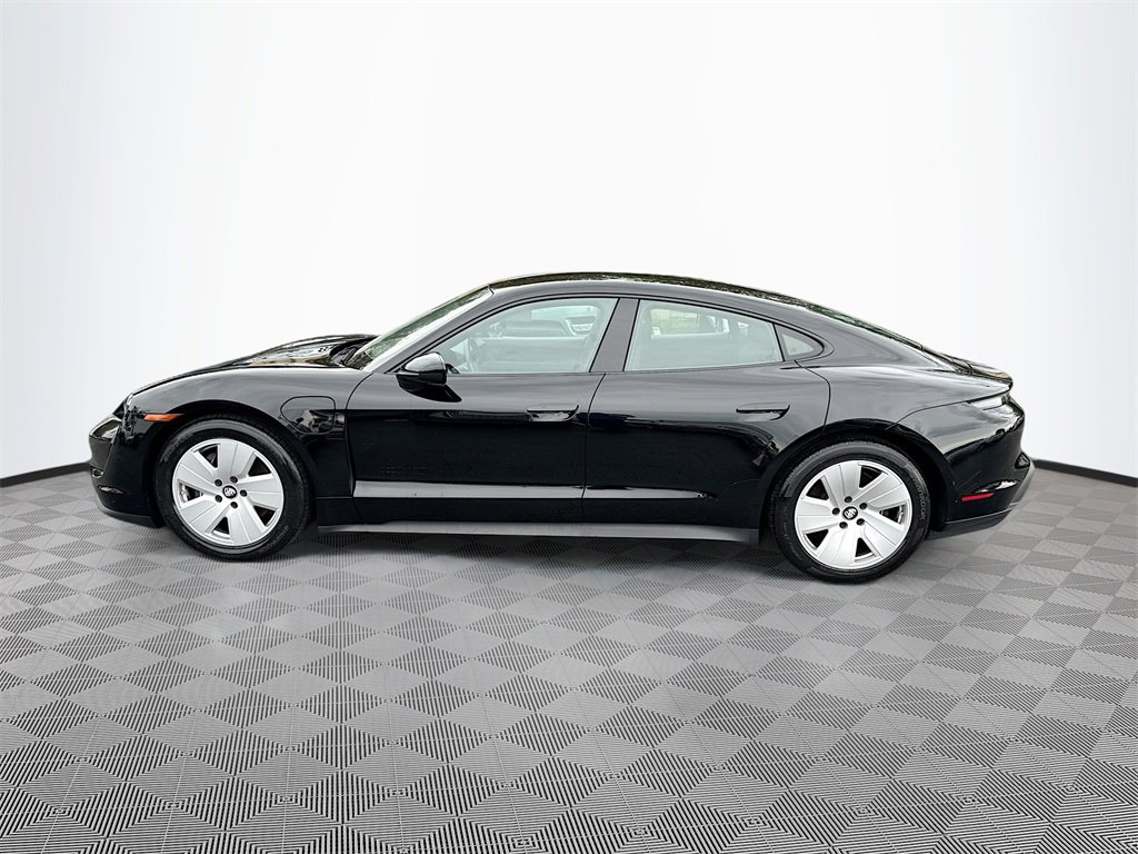 Used 2021 Porsche Taycan image 9