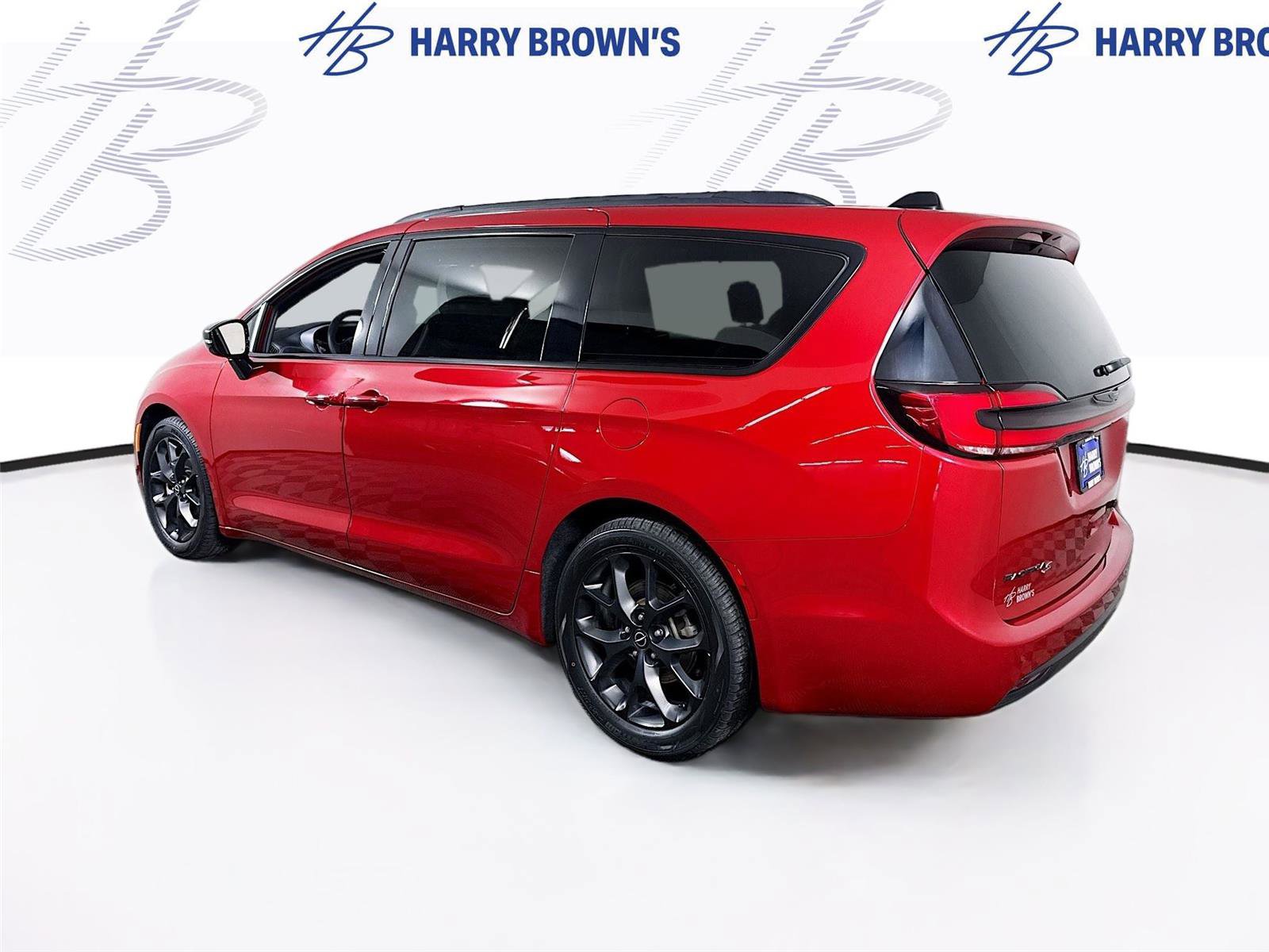 Used 2025 Chrysler Pacifica Limited image 31