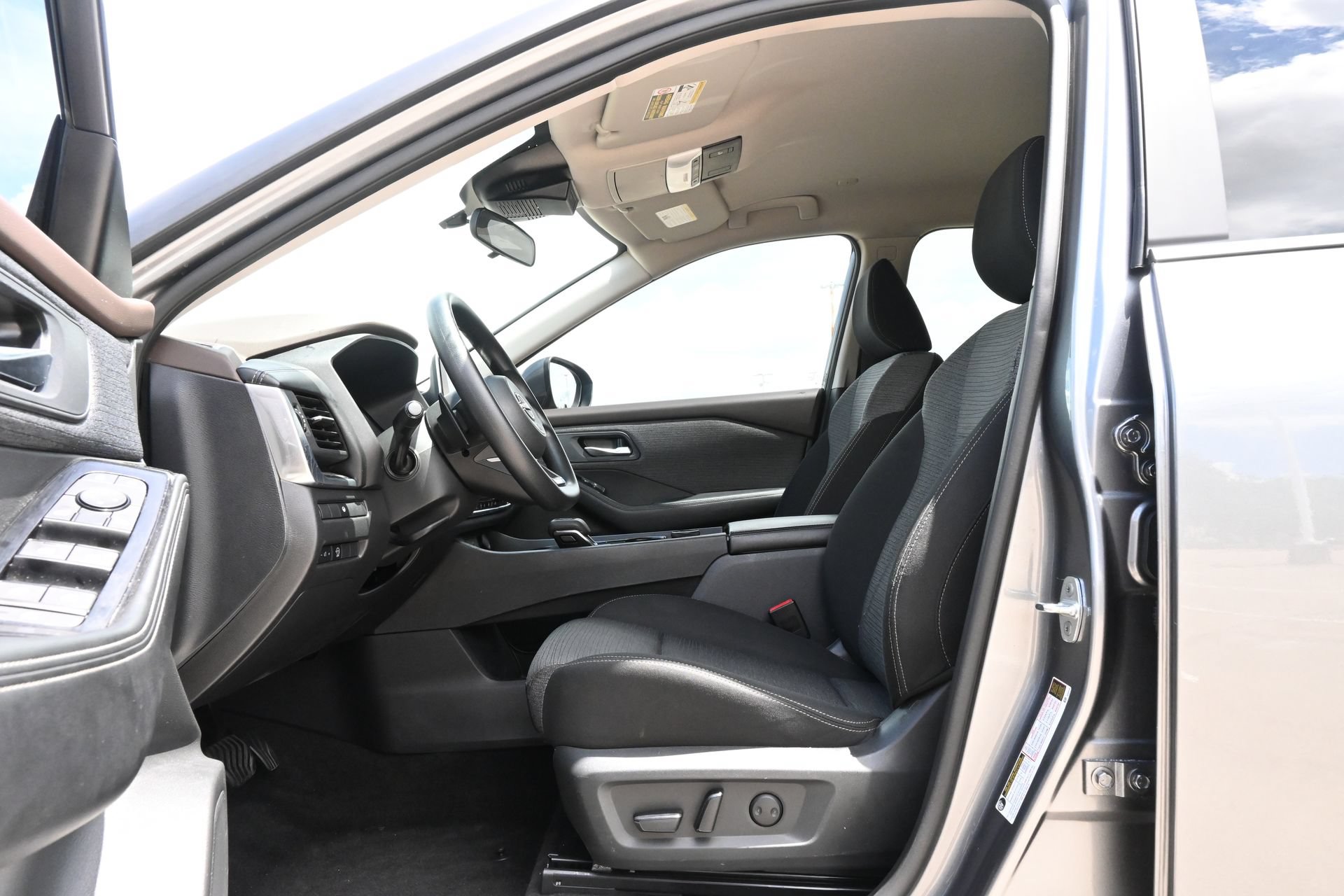 Used 2023 Nissan Rogue SV AWD/4WD image 18