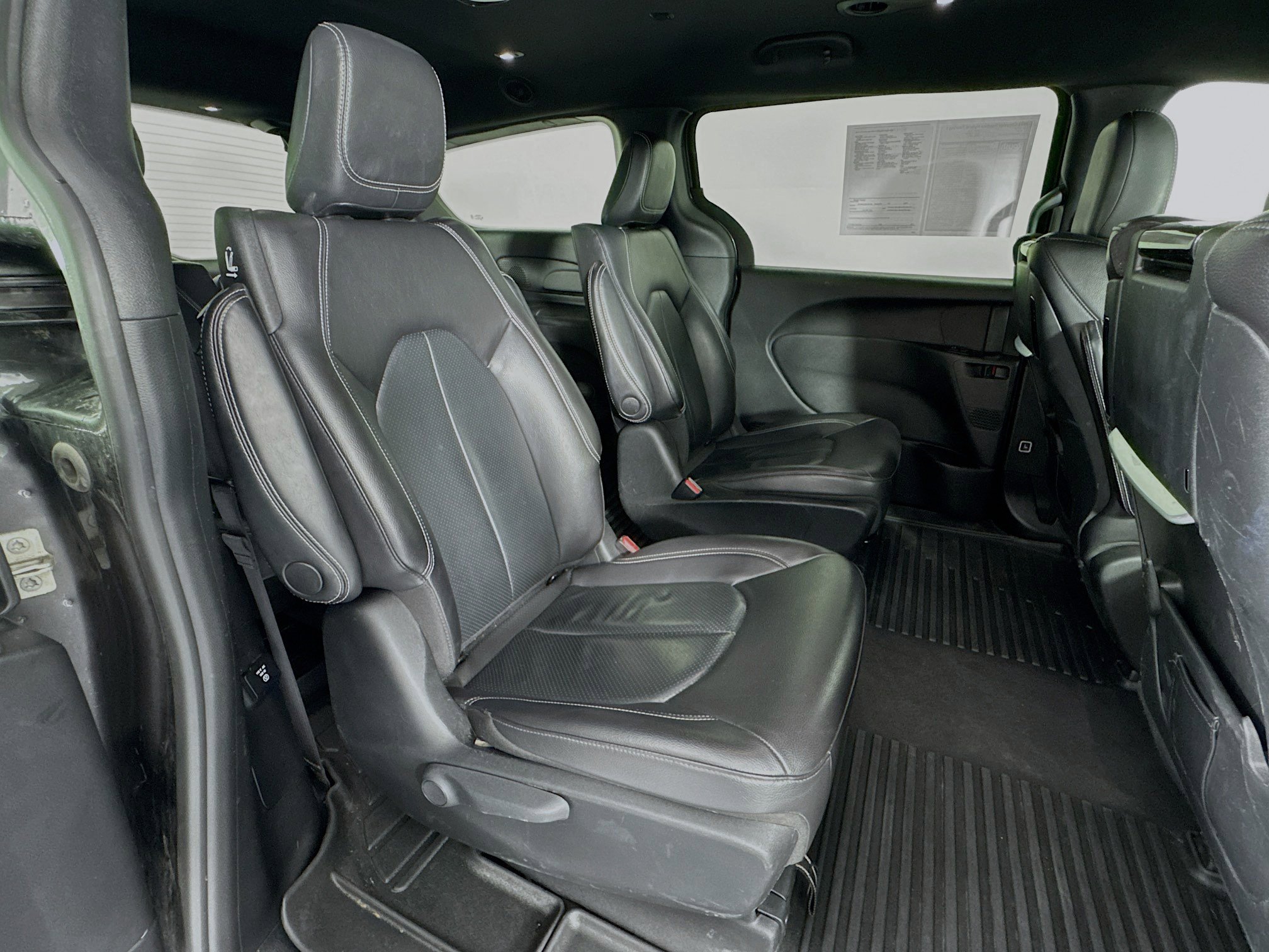 Used 2022 Chrysler Pacifica Touring-L w/ Uconnect Theater Family Group image 29