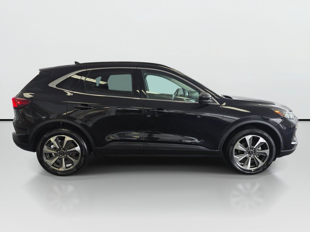Used 2024 Ford Escape Platinum AWD/4WD image 2