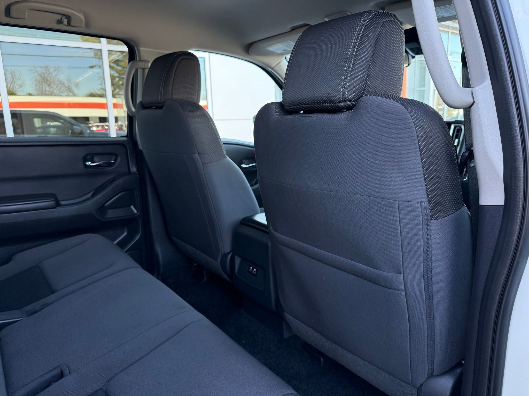 Used 2025 Nissan Frontier SV image 23