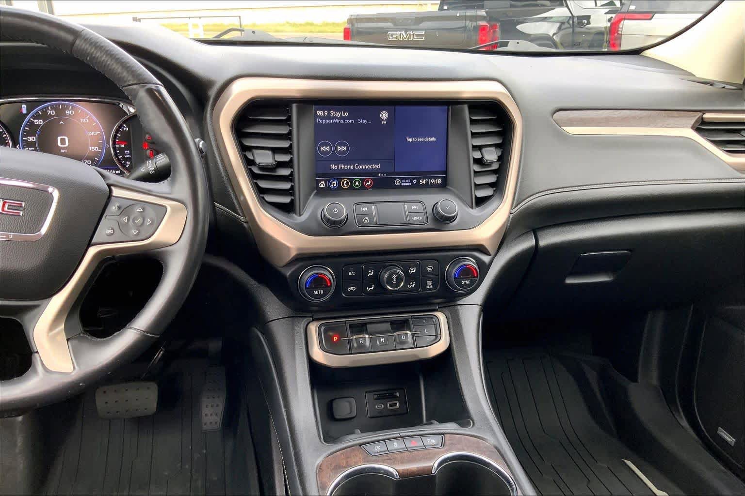 Used 2022 GMC Acadia Denali w/ Denali Technology Package FWD image 6