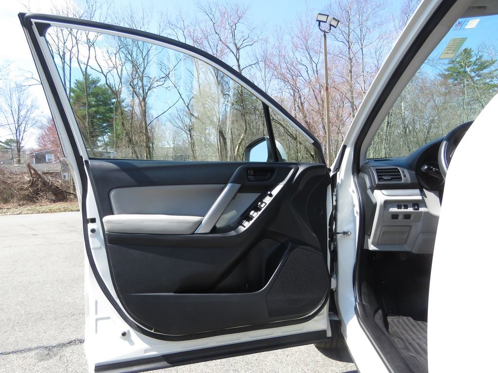 Used 2015 Subaru Forester 2.5i Premium w/ All-Weather Package AWD/4WD image 9