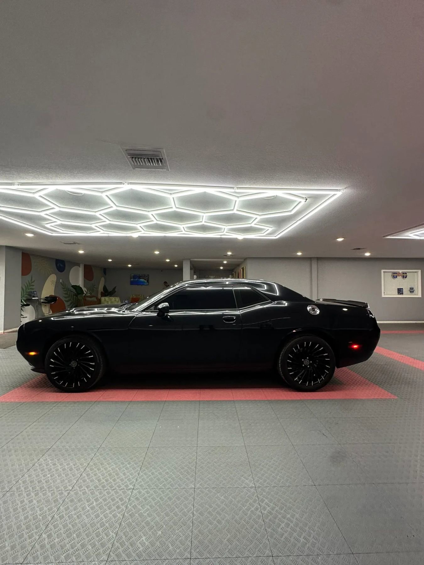 Used 2018 Dodge Challenger SXT RWD image 3