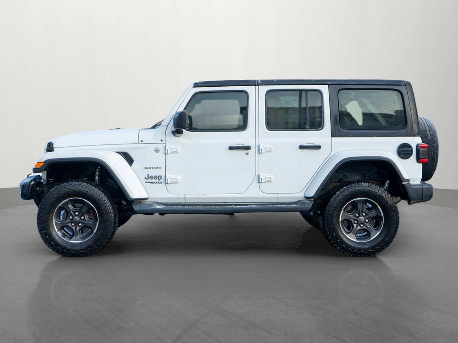 Used 2018 Jeep Wrangler Unlimited Sahara w/ Uconnect 4C Nav & Sound Group image 4