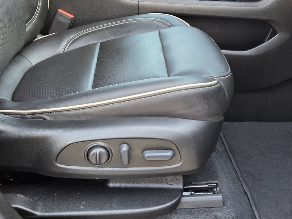 Used 2023 Chevrolet Traverse Premier FWD image 30