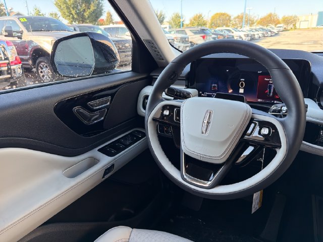 New 2026 Lincoln Aviator AWD w/ Jet Appearance Package image 19