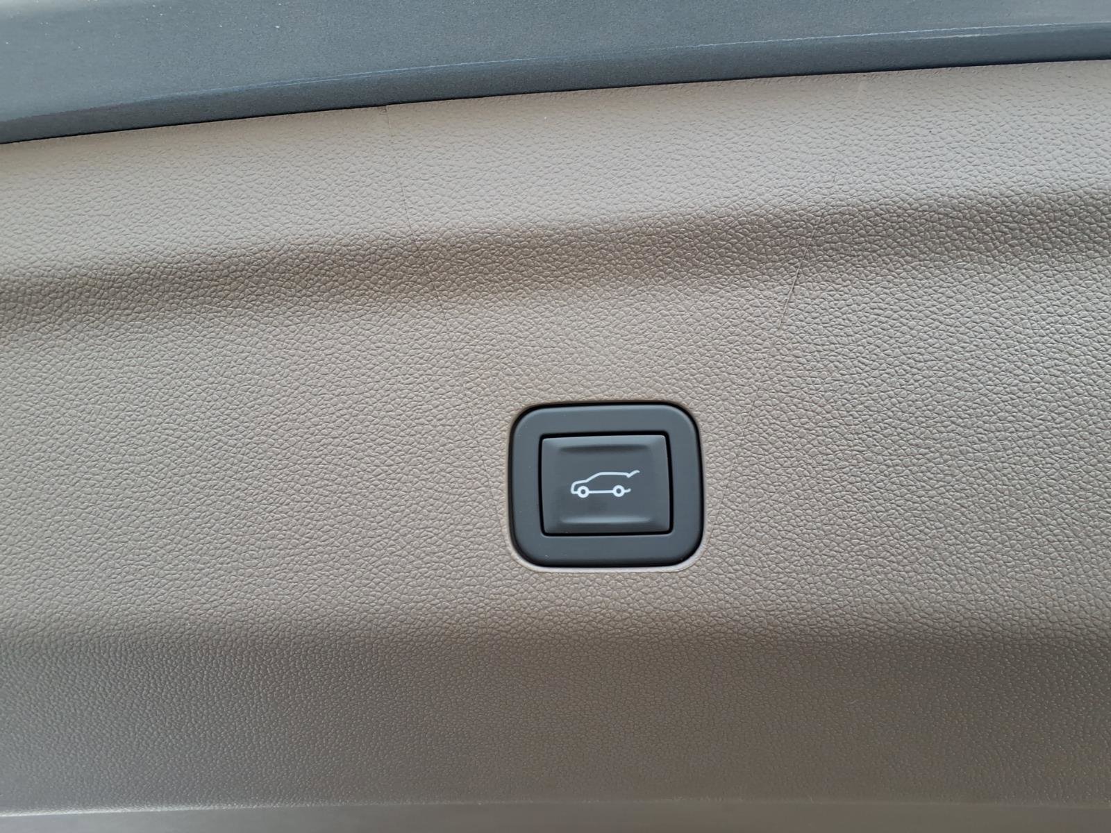 New 2026 GMC Yukon XL Denali w/ Denali Reserve Package image 7