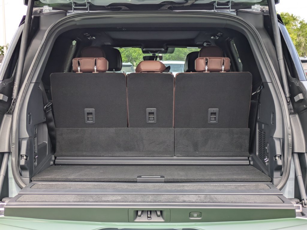 New 2027 Lincoln Navigator Reserve AWD/4WD image 13