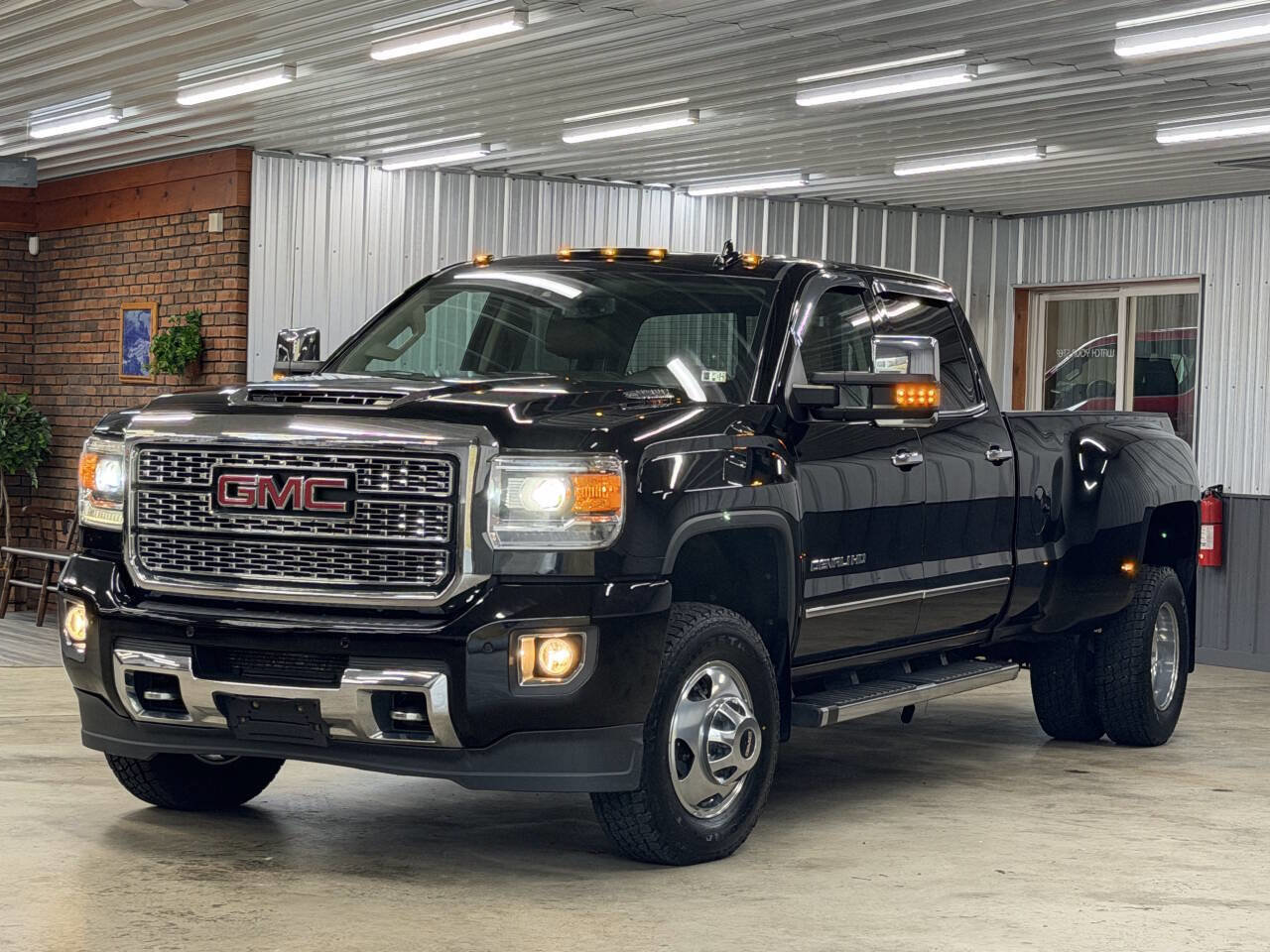 Used 2019 GMC Sierra 3500 Denali w/ Duramax Plus Package image 1