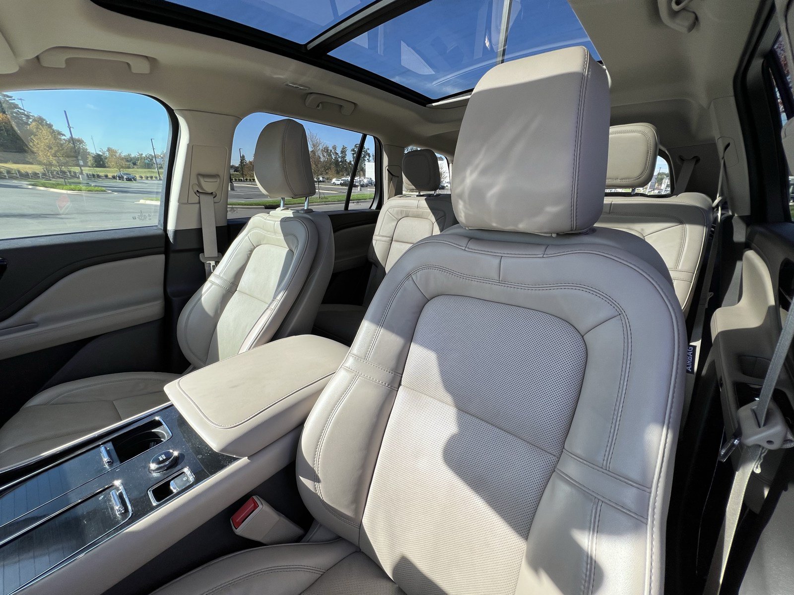 Used 2024 Lincoln Aviator Reserve w/ Elements Package Plus RWD image 16