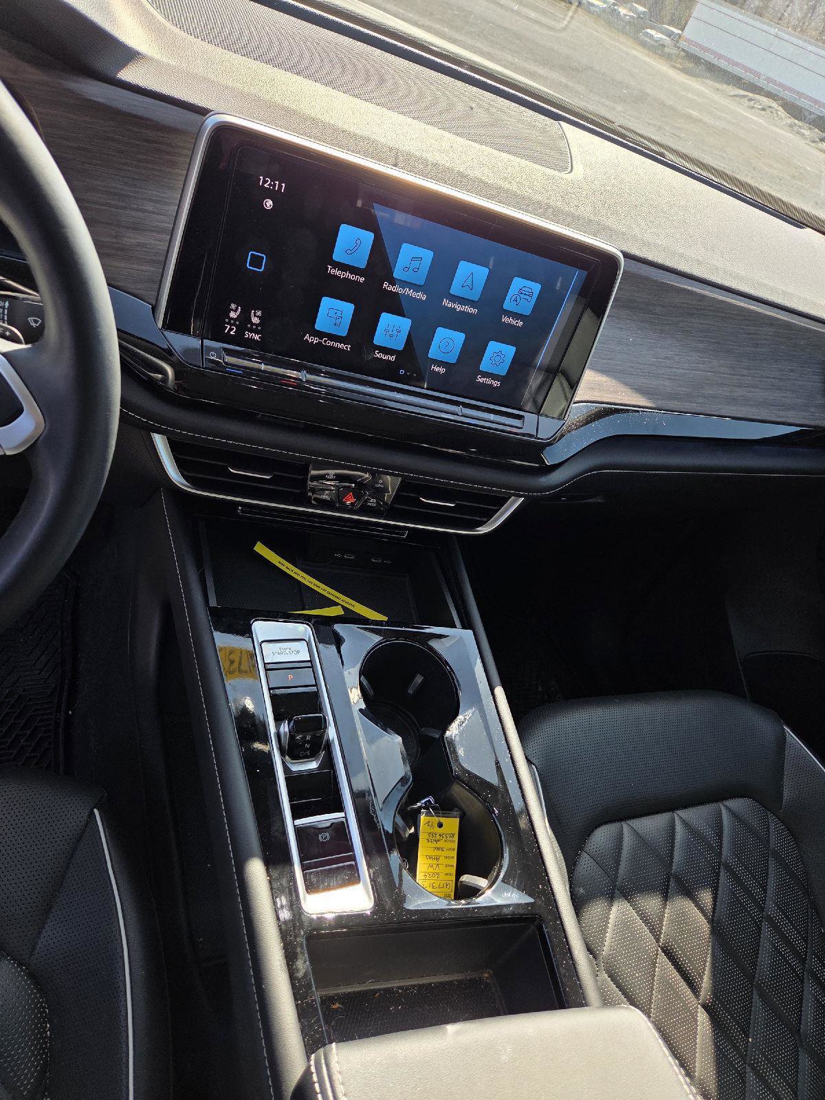 Used 2024 Volkswagen Atlas SEL Premium R-Line image 4