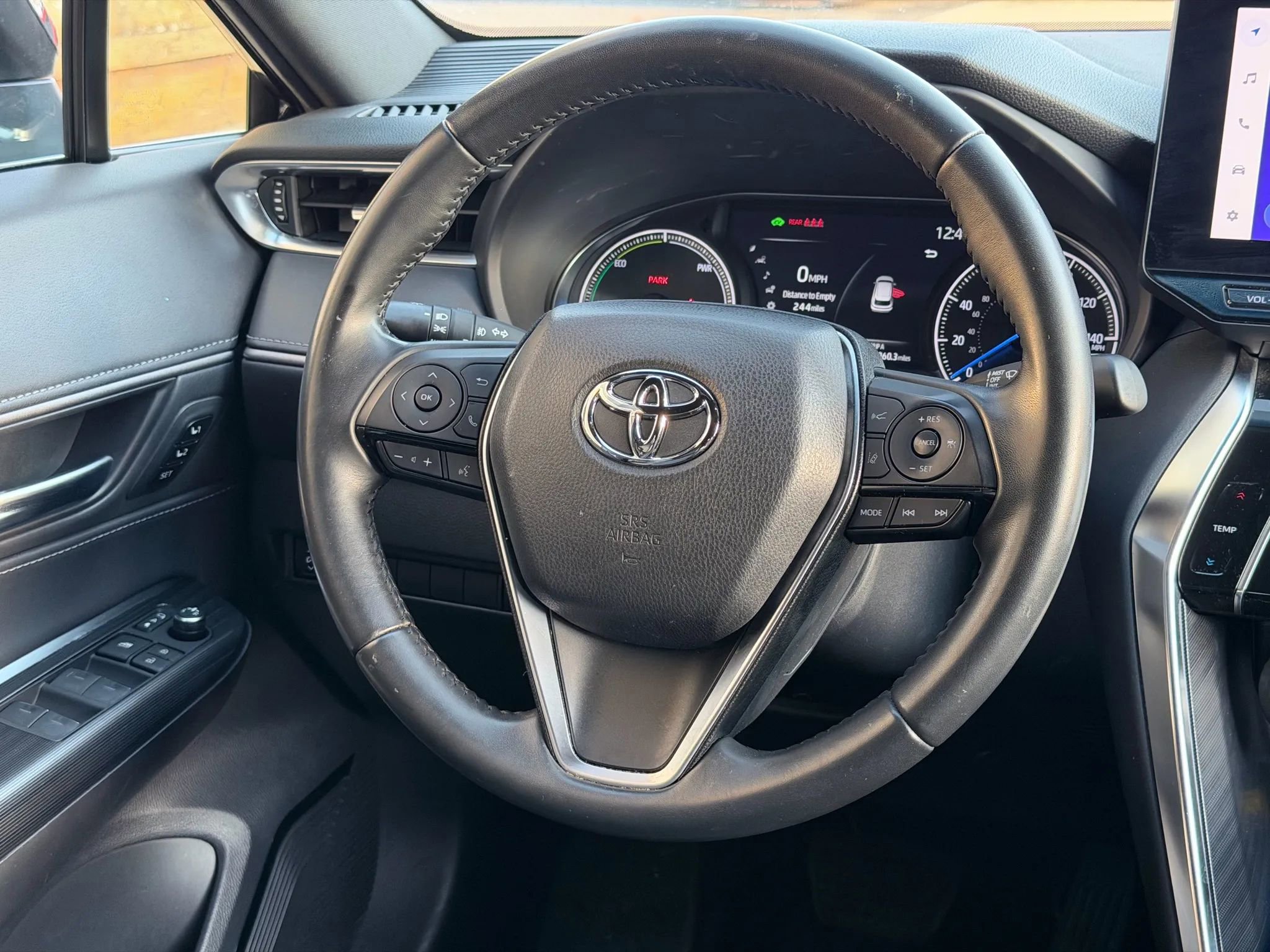Used 2023 Toyota Venza XLE AWD/4WD image 16