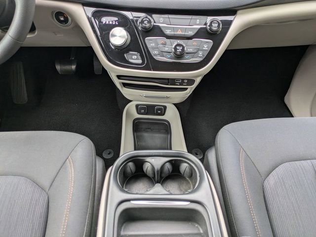 Used 2017 Chrysler Pacifica Touring Plus w/ Tire & Wheel Group FWD image 21