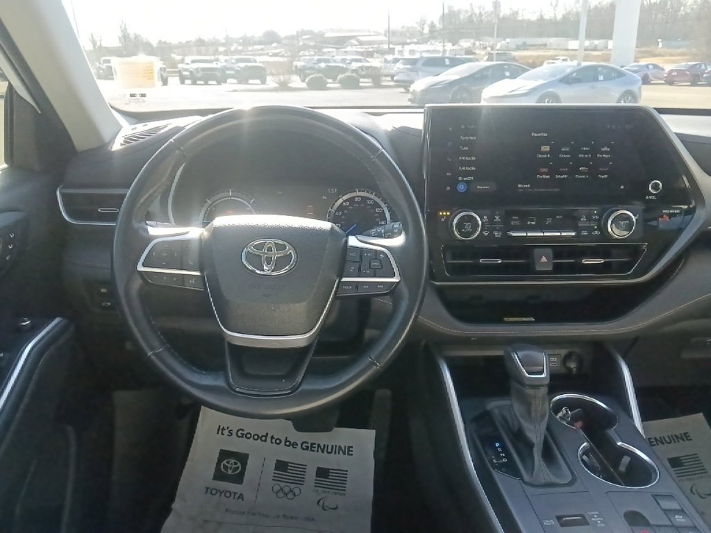 Used 2023 Toyota Highlander Bronze Edition image 26