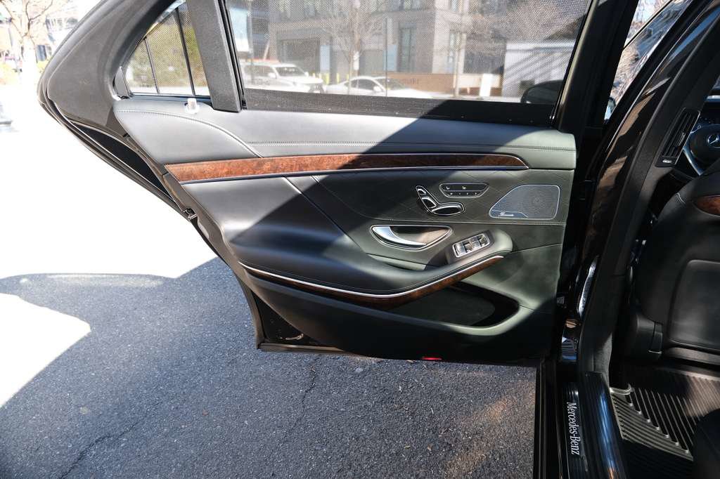 Used 2018 Mercedes-Benz S 560 4MATIC Sedan w/ Premium Package image 25