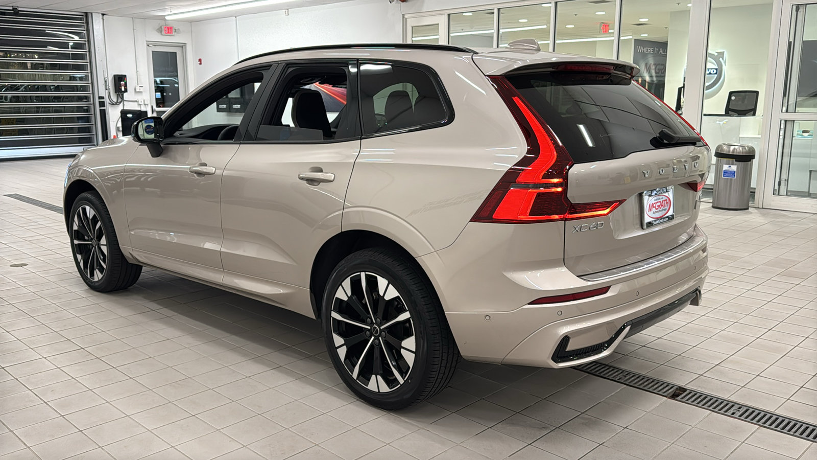 Used 2026 Volvo XC60 B5 Plus AWD/4WD image 7