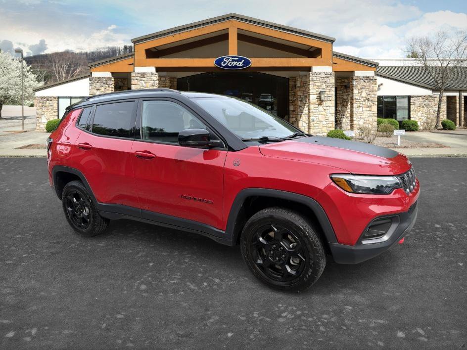 Used 2023 Jeep Compass Trailhawk w/ Trailhawk Elite Group AWD/4WD image 3