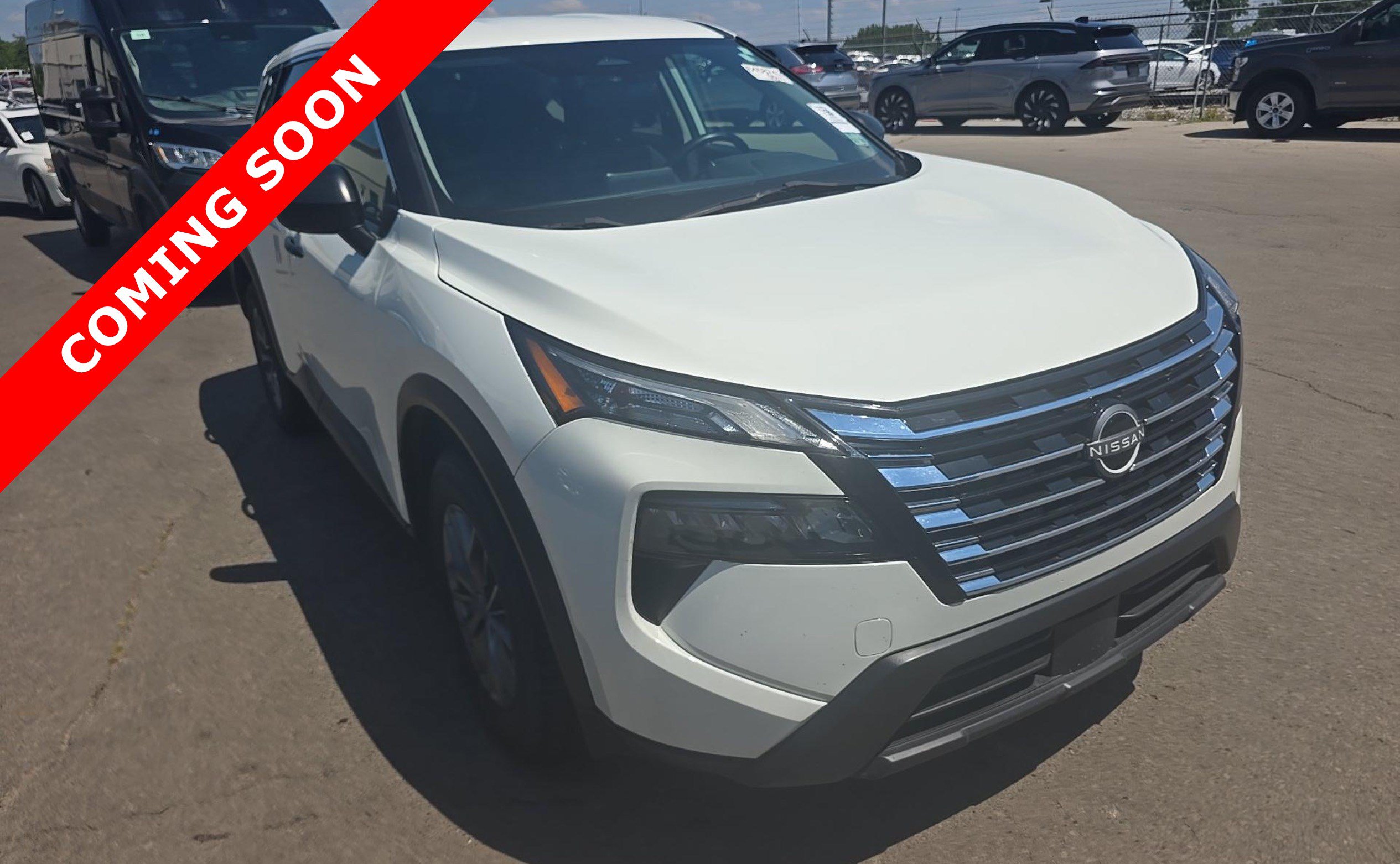 Used 2024 Nissan Rogue S AWD/4WD image 3