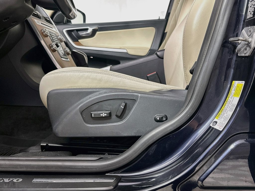 Used 2017 Volvo XC60 T5 Inscription w/ Preferred Option Package AWD/4WD image 22