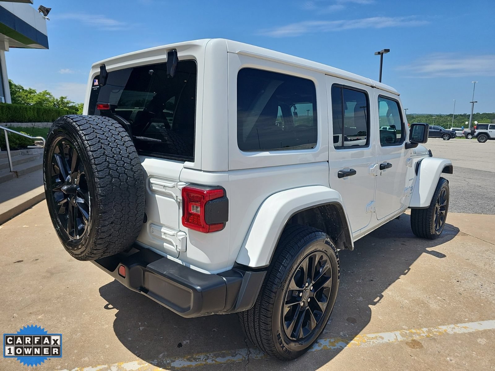 Used 2024 Jeep Wrangler Unlimited Sahara AWD/4WD image 4
