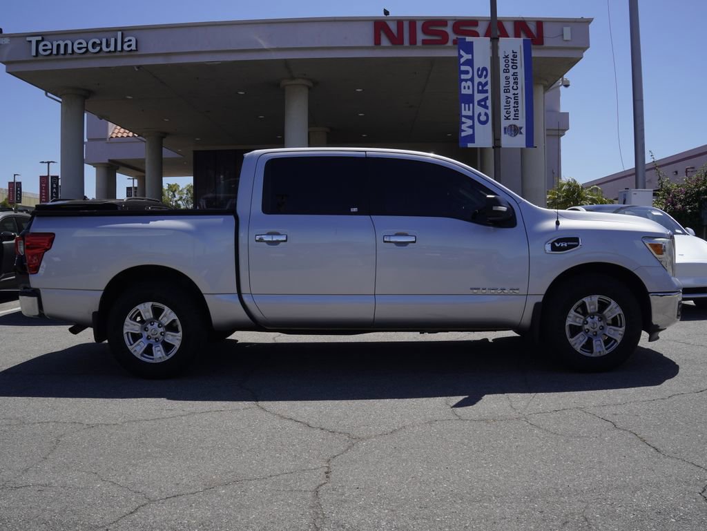 Used 2017 Nissan Titan SV RWD image 3