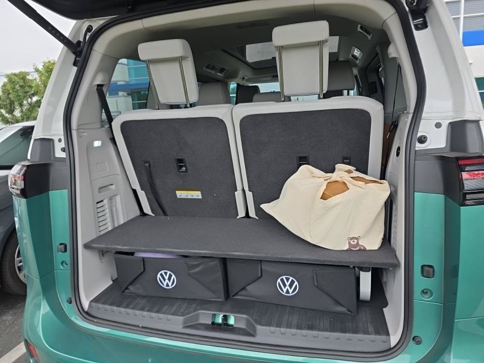 Certified 2025 Volkswagen ID. Buzz 1st Edition RWD image 10