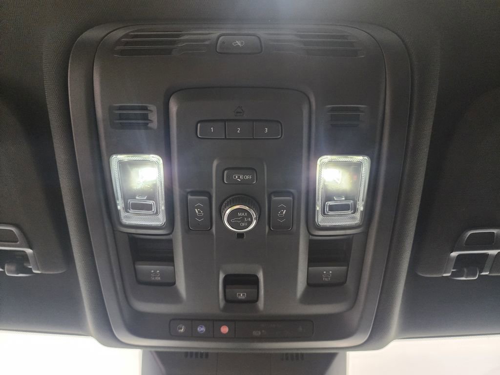Used 2021 Cadillac Escalade Premium Luxury w/ Performance Package AWD/4WD image 24
