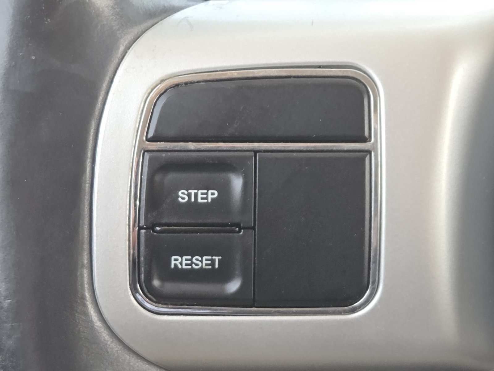 Used 2015 Jeep Compass Latitude FWD image 29