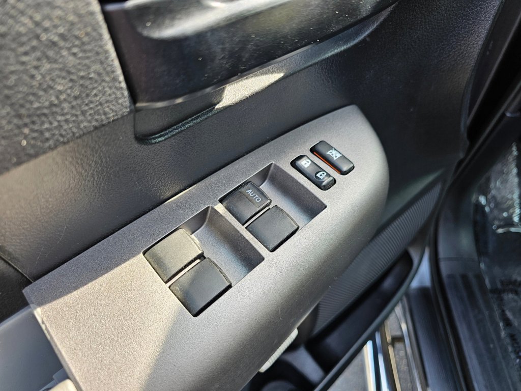 Used 2013 Toyota Tundra 4x4 CrewMax w/ Tow Pkg image 26