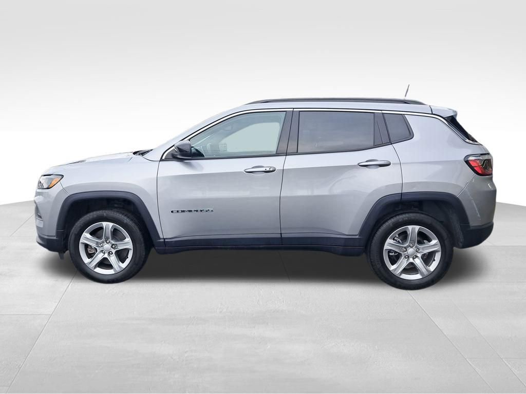 Used 2023 Jeep Compass Latitude image 2