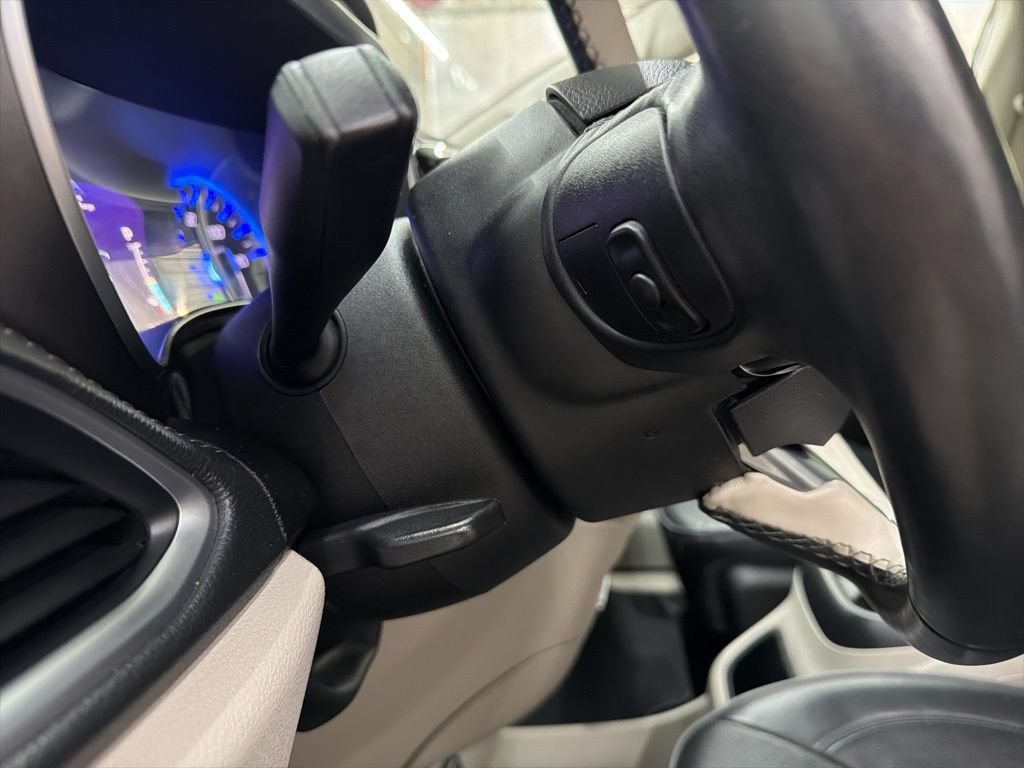 Used 2020 Chrysler Pacifica Limited FWD image 62