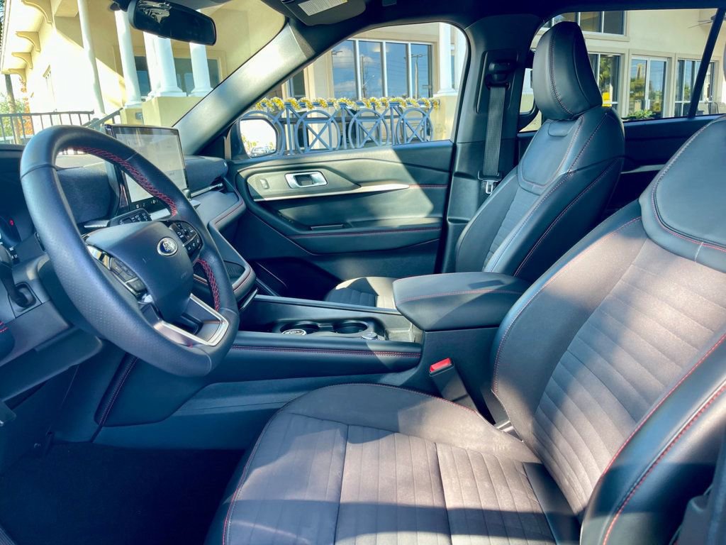 Used 2025 Ford Explorer ST-Line w/ ST-Line Street Pack image 11