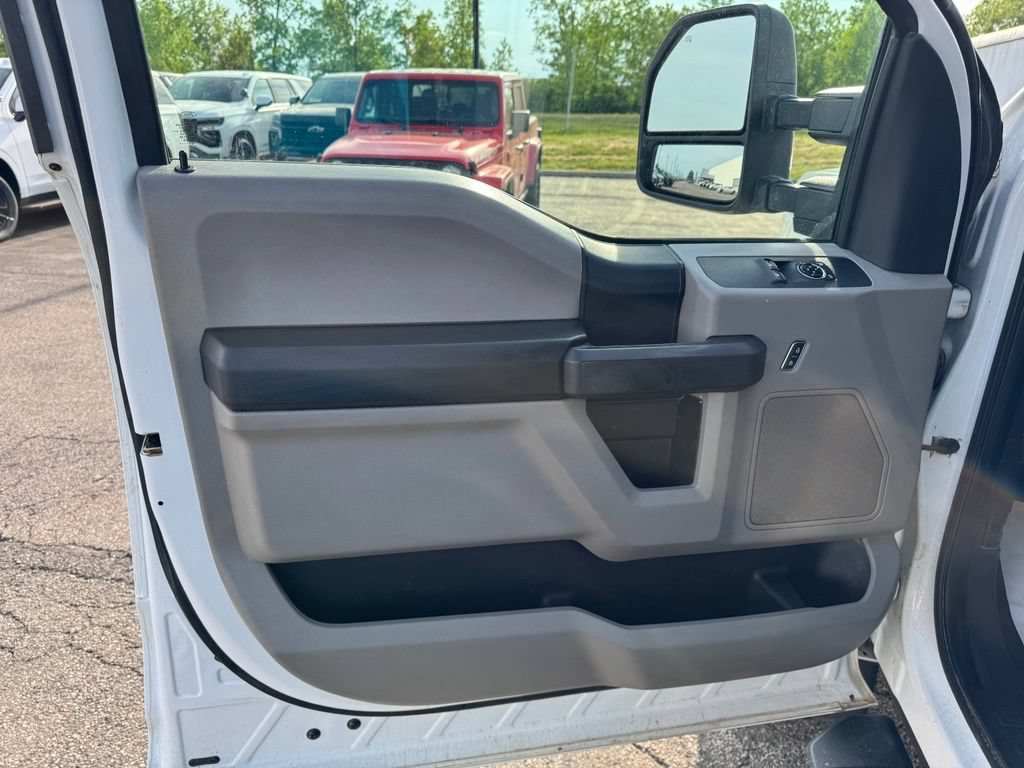 Used 2017 Ford F550 4x4 Regular Cab Super Duty image 9