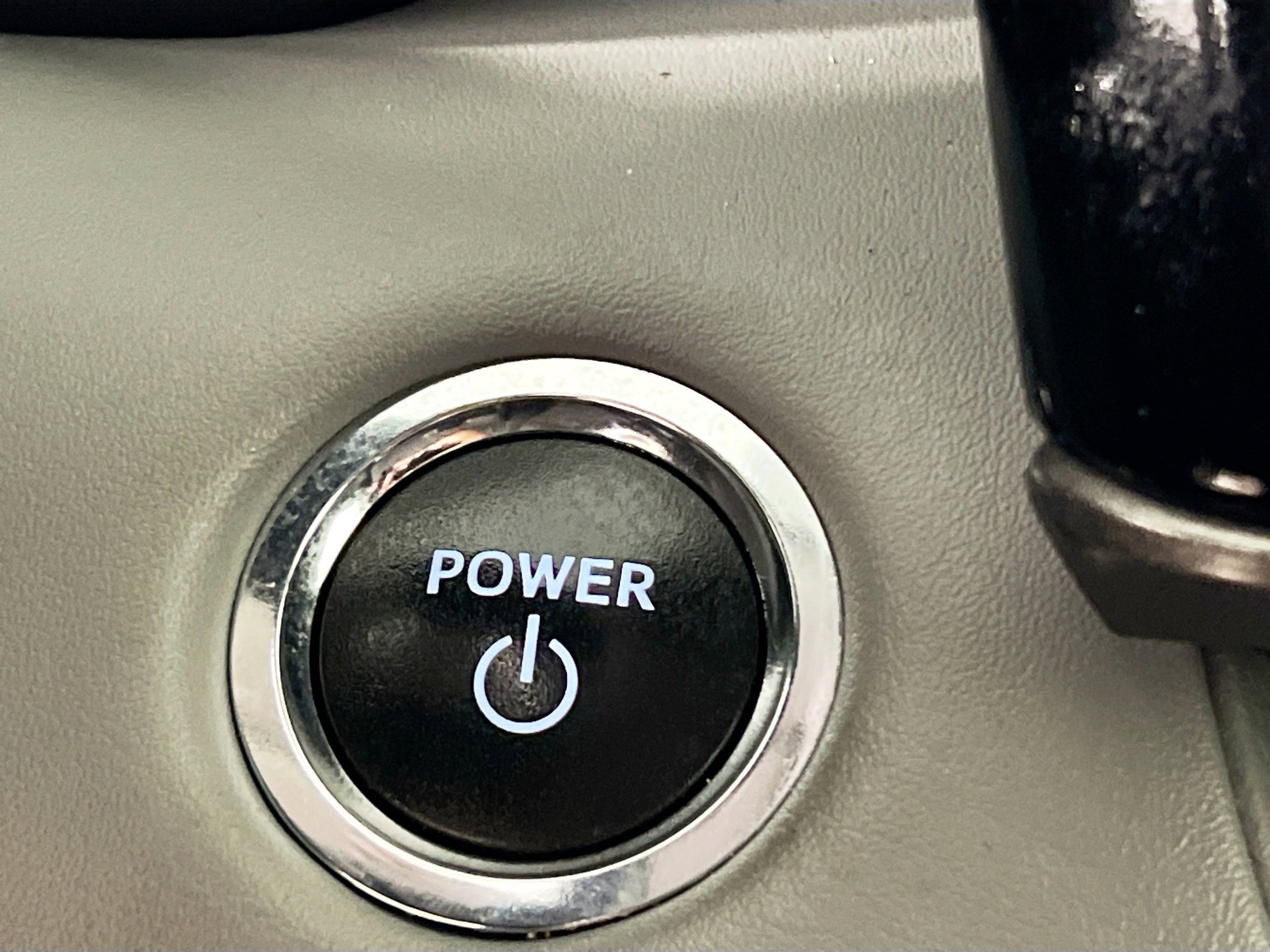 Used 2023 Toyota Highlander LE image 24