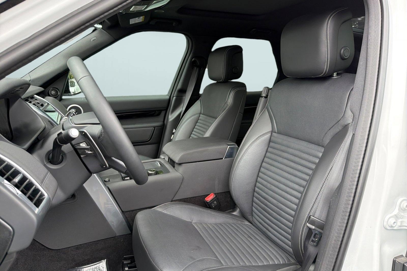 Certified 2025 Land Rover Discovery S AWD/4WD image 5