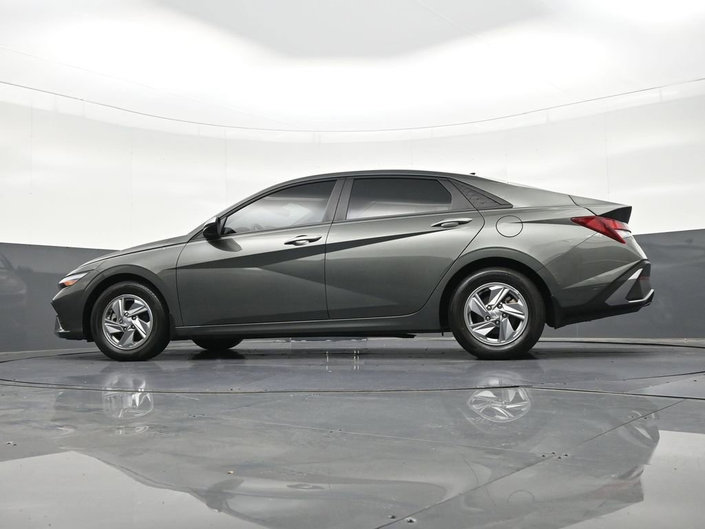 Used 2024 Hyundai Elantra SE image 25